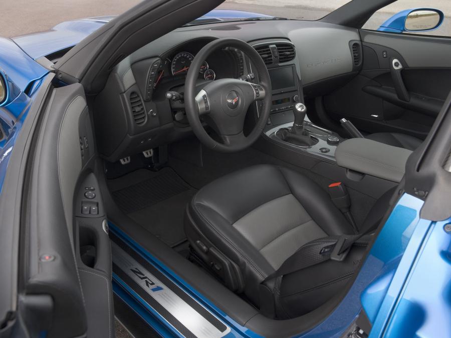 Интерьер Chevrolet Corvette ZR1 2008 года  (фото 14 из 45)